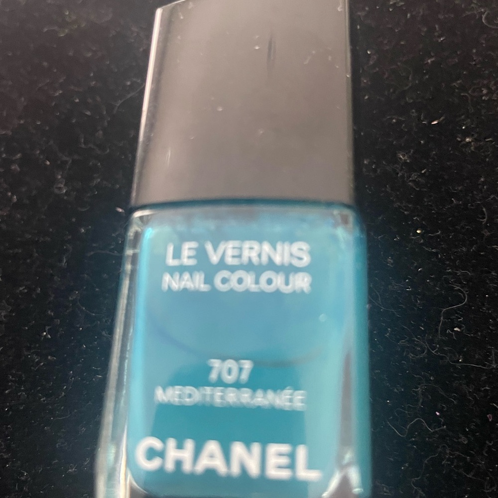 CHANEL Le Vernis Nail Polish in Mediterranean Blue